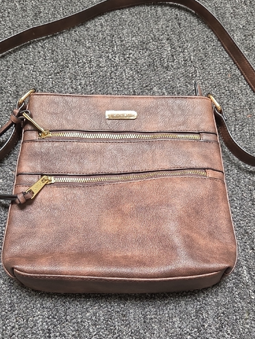 Cluci Brown Leather Crossbody Bag with Gold Hardware